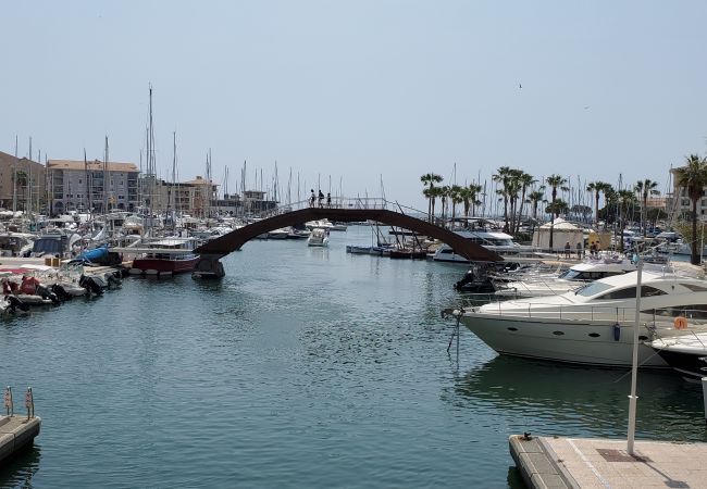 Apartment in Fréjus - Port-Frejus, Open, 2 rooms, 42m2, air conditioning, balcony overlooking the pool and garden, parking Apartment in Fréjus - Port-Frejus, Open, 2 rooms, 42m2, air conditioning, balcony overlooking the pool and garden, parking