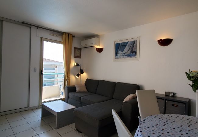 Apartment in Fréjus - Port-Frejus, Open, 2 rooms, 42m2, air conditioning, balcony overlooking the pool and garden, parking