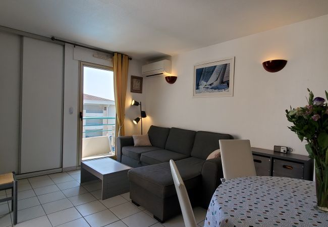 Apartment in Fréjus - Port-Frejus, Open, 2 rooms, 42m2, air conditioning, balcony overlooking the pool and garden, parking Apartment in Fréjus - Port-Frejus, Open, 2 rooms, 42m2, air conditioning, balcony overlooking the pool and garden, parking
