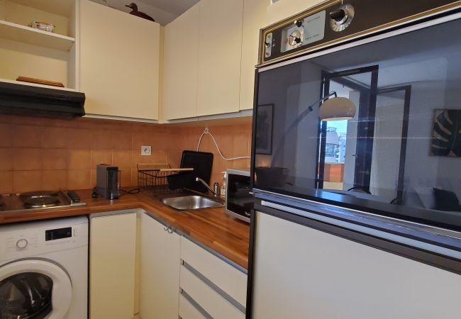 Apartment in Fréjus - Fréjus Plage, La MIOUGRANO, beautiful 3 room apartment, 5 people, large balcony, box in the basement, sought-after residence with swimming pool Apartment in Fréjus - Fréjus Plage, La MIOUGRANO, beautiful 3 room apartment, 5 people, large balcony, box in the basement, sought-after residence with swimming pool