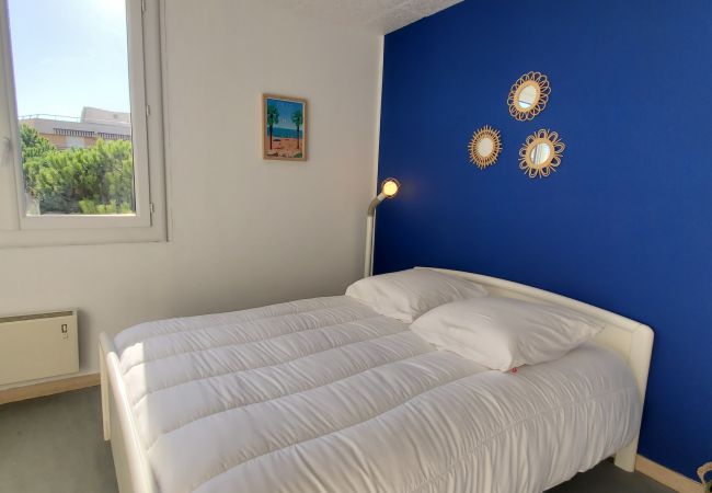 Apartment in Fréjus - Fréjus Plage, La MIOUGRANO, beautiful 3 room apartment, 5 people, large balcony, box in the basement, sought-after residence with swimming pool Apartment in Fréjus - Fréjus Plage, La MIOUGRANO, beautiful 3 room apartment, 5 people, large balcony, box in the basement, sought-after residence with swimming pool