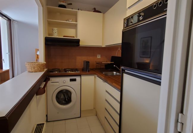 Apartment in Fréjus - Fréjus Plage, La MIOUGRANO, beautiful 3 room apartment, 5 people, large balcony, box in the basement, sought-after residence with swimming pool Apartment in Fréjus - Fréjus Plage, La MIOUGRANO, beautiful 3 room apartment, 5 people, large balcony, box in the basement, sought-after residence with swimming pool