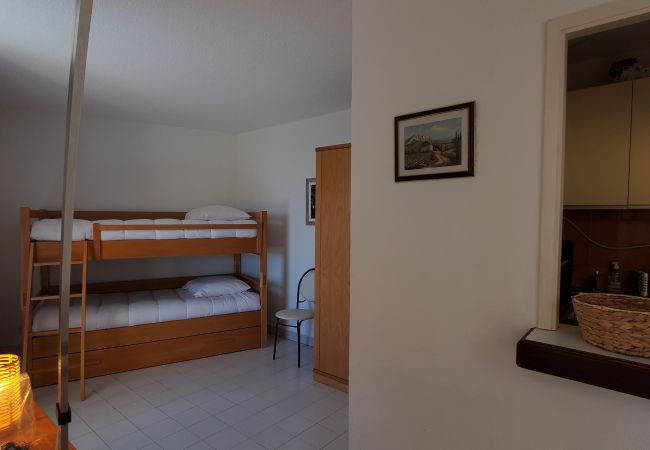 Apartment in Fréjus - Fréjus Plage, La MIOUGRANO, beautiful 3 room apartment, 5 people, large balcony, box in the basement, sought-after residence with swimming pool Apartment in Fréjus - Fréjus Plage, La MIOUGRANO, beautiful 3 room apartment, 5 people, large balcony, box in the basement, sought-after residence with swimming pool