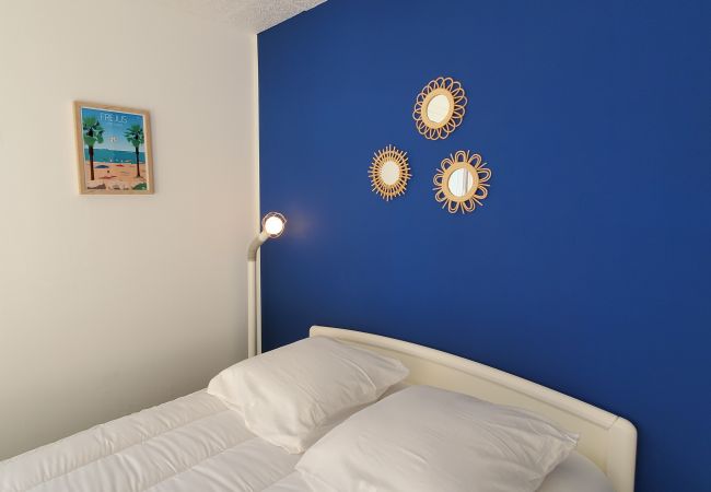 Apartment in Fréjus - Fréjus Plage, La MIOUGRANO, beautiful 3 room apartment, 5 people, large balcony, box in the basement, sought-after residence with swimming pool Apartment in Fréjus - Fréjus Plage, La MIOUGRANO, beautiful 3 room apartment, 5 people, large balcony, box in the basement, sought-after residence with swimming pool