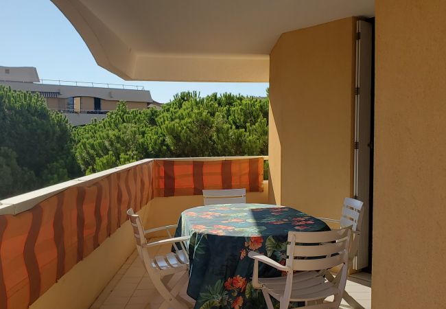 Apartment in Fréjus - Fréjus Plage, La MIOUGRANO, beautiful 3 room apartment, 5 people, large balcony, box in the basement, sought-after residence with swimming pool Apartment in Fréjus - Fréjus Plage, La MIOUGRANO, beautiful 3 room apartment, 5 people, large balcony, box in the basement, sought-after residence with swimming pool