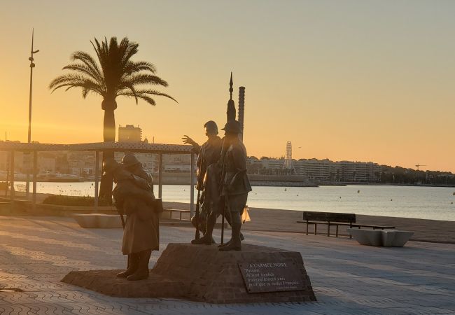 Apartment in Fréjus - Fréjus Plage, La MIOUGRANO, beautiful 3 room apartment, 5 people, large balcony, box in the basement, sought-after residence with swimming pool Apartment in Fréjus - Fréjus Plage, La MIOUGRANO, beautiful 3 room apartment, 5 people, large balcony, box in the basement, sought-after residence with swimming pool