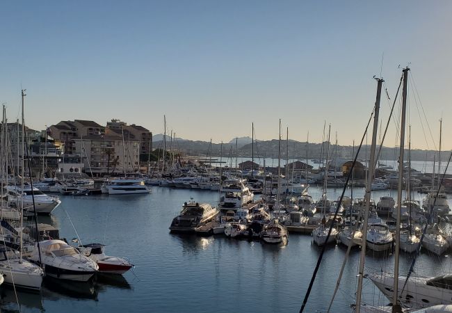Apartment in Fréjus - Incredible view of Port-Fréjus, Cap Hermès, 2/3 rooms, capacity 5/6 people, swimming pool, beautiful balcony, parking and air conditioning for a pleasant stay in the sun and relaxation Apartment in Fréjus - Incredible view of Port-Fréjus, Cap Hermès, 2/3 rooms, capacity 5/6 people, swimming pool, beautiful balcony, parking and air conditioning for a pleasant stay in the sun and relaxation