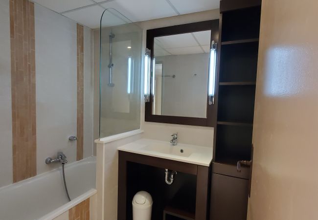 Apartment in Fréjus - Port-Fréjus, Cap Hermès, 2/3 rooms 50m2,WIFI, 6 beds, swimming pool, air-conditioned, parking, direct access to the beach, large terrace 50m2 for a pleasant stay in the sun, relaxation and leisure Apartment in Fréjus - Port-Fréjus, Cap Hermès, 2/3 rooms 50m2,WIFI, 6 beds, swimming pool, air-conditioned, parking, direct access to the beach, large terrace 50m2 for a pleasant stay in the sun, relaxation and leisure