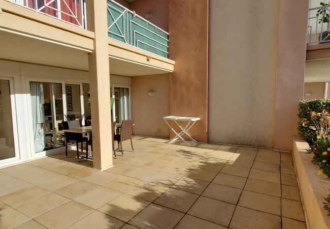 Apartment in Fréjus - Port-Fréjus, Cap Hermès, 2/3 rooms 50m2,WIFI, 6 beds, swimming pool, air-conditioned, parking, direct access to the beach, large terrace 50m2 for a pleasant stay in the sun, relaxation and leisure Apartment in Fréjus - Port-Fréjus, Cap Hermès, 2/3 rooms 50m2,WIFI, 6 beds, swimming pool, air-conditioned, parking, direct access to the beach, large terrace 50m2 for a pleasant stay in the sun, relaxation and leisure