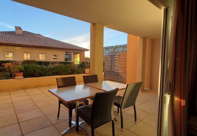 Apartment in Fréjus - Port-Fréjus, Cap Hermès, 2/3 rooms 50m2,WIFI, 6 beds, swimming pool, air-conditioned, parking, direct access to the beach, large terrace 50m2 for a pleasant stay in the sun, relaxation and leisure Apartment in Fréjus - Port-Fréjus, Cap Hermès, 2/3 rooms 50m2,WIFI, 6 beds, swimming pool, air-conditioned, parking, direct access to the beach, large terrace 50m2 for a pleasant stay in the sun, relaxation and leisure