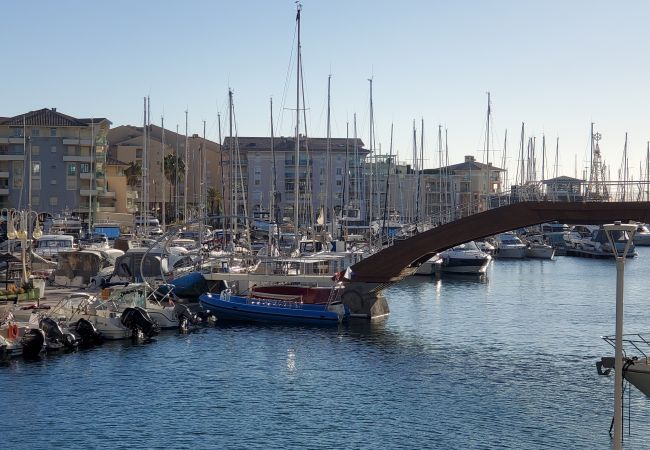 Apartment in Fréjus - Port-Fréjus, Cap Hermès, 2/3 rooms 50m2,WIFI, 6 beds, swimming pool, air-conditioned, parking, direct access to the beach, large terrace 50m2 for a pleasant stay in the sun, relaxation and leisure Apartment in Fréjus - Port-Fréjus, Cap Hermès, 2/3 rooms 50m2,WIFI, 6 beds, swimming pool, air-conditioned, parking, direct access to the beach, large terrace 50m2 for a pleasant stay in the sun, relaxation and leisure