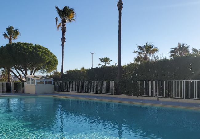 Apartment in Fréjus - Port-Fréjus, Cap Hermès, 2/3 rooms 50m2, 6 beds, swimming pool, air-conditioned, parking, direct access to the beach, large terrace 50m2 for a pleasant stay in the sun, relaxation and leisure