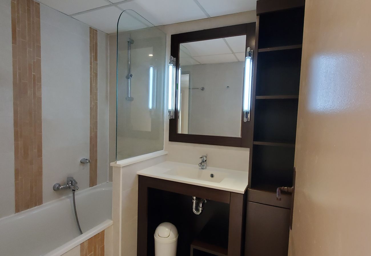 Apartment in Fréjus - Port-Fréjus, Cap Hermès, 2/3 rooms 50m2,WIFI, 6 beds, swimming pool, air-conditioned, parking, direct access to the beach, large terrace 50m2 for a pleasant stay in the sun, relaxation and leisure