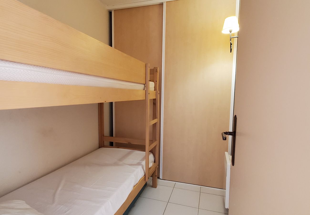 Apartment in Fréjus - Port-Fréjus, Cap Hermès, 2/3 rooms 50m2,WIFI, 6 beds, swimming pool, air-conditioned, parking, direct access to the beach, large terrace 50m2 for a pleasant stay in the sun, relaxation and leisure