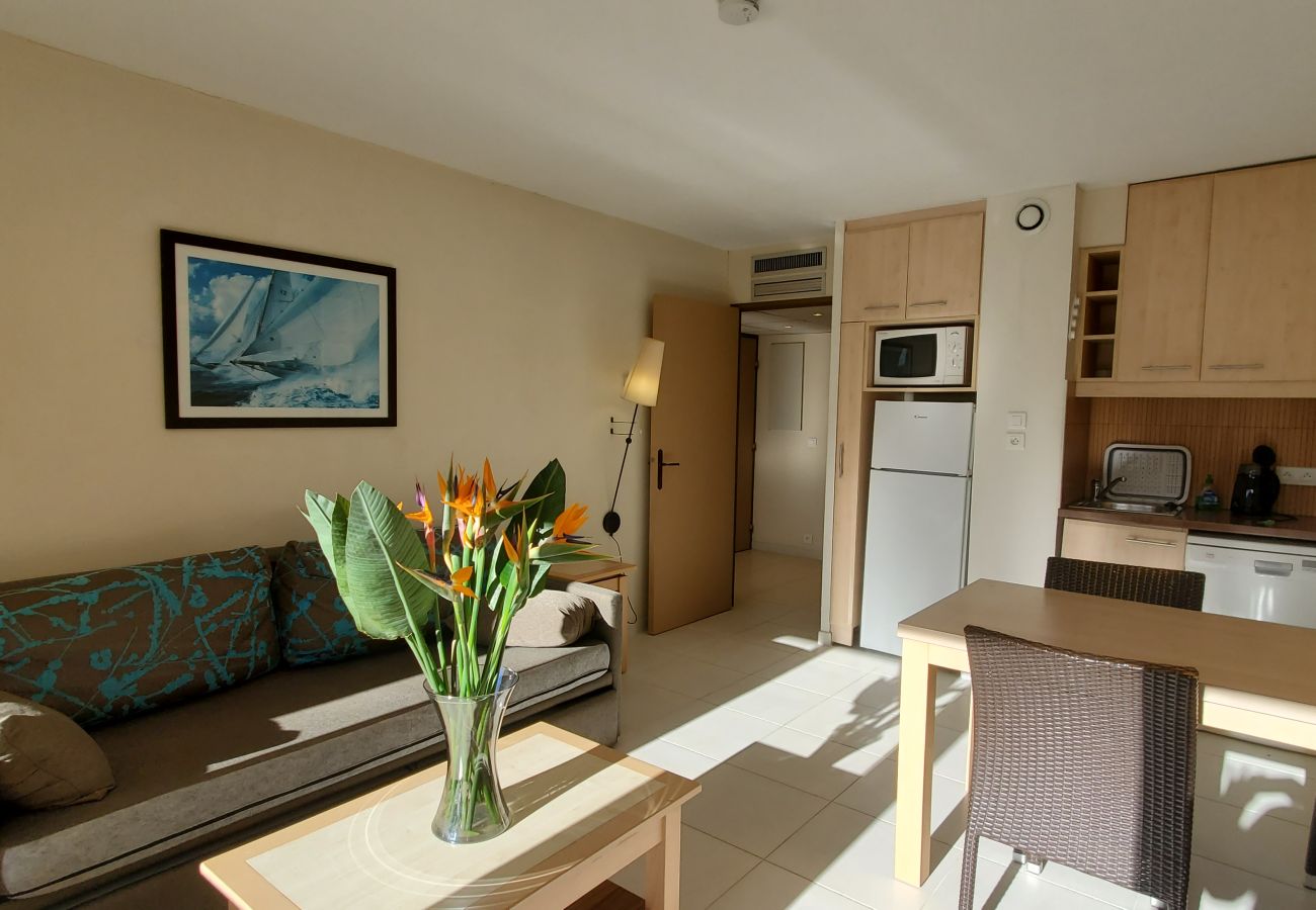 Apartment in Fréjus - Port-Fréjus, Cap Hermès, 2/3 rooms 50m2,WIFI, 6 beds, swimming pool, air-conditioned, parking, direct access to the beach, large terrace 50m2 for a pleasant stay in the sun, relaxation and leisure