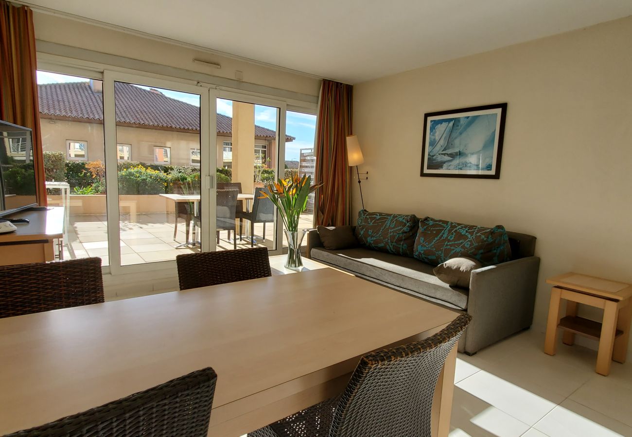 Apartment in Fréjus - Port-Fréjus, Cap Hermès, 2/3 rooms 50m2,WIFI, 6 beds, swimming pool, air-conditioned, parking, direct access to the beach, large terrace 50m2 for a pleasant stay in the sun, relaxation and leisure