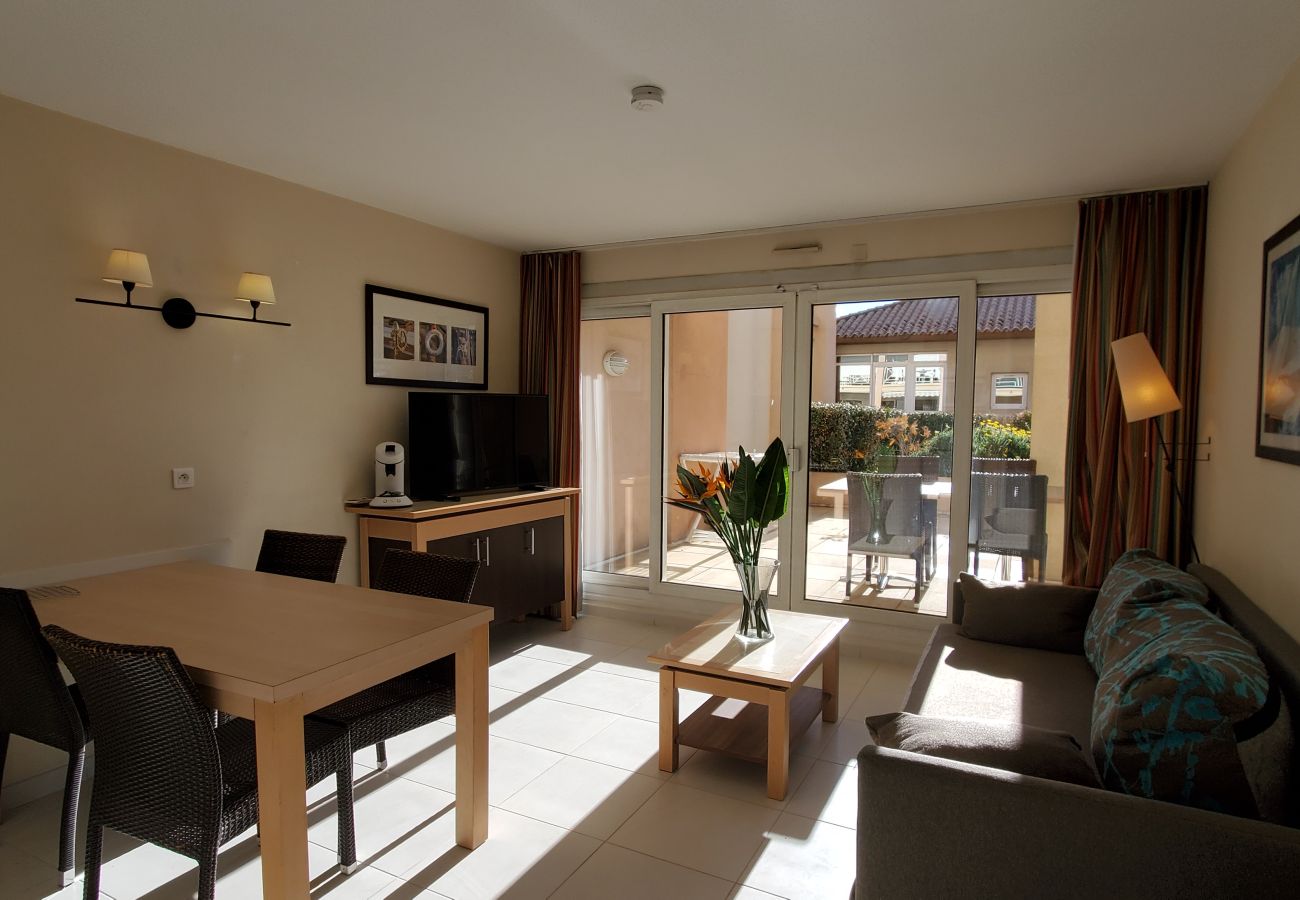 Apartment in Fréjus - Port-Fréjus, Cap Hermès, 2/3 rooms 50m2,WIFI, 6 beds, swimming pool, air-conditioned, parking, direct access to the beach, large terrace 50m2 for a pleasant stay in the sun, relaxation and leisure