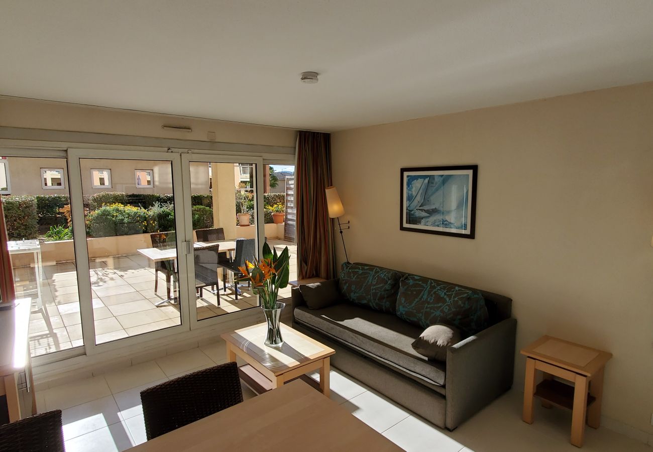 Apartment in Fréjus - Port-Fréjus, Cap Hermès, 2/3 rooms 50m2,WIFI, 6 beds, swimming pool, air-conditioned, parking, direct access to the beach, large terrace 50m2 for a pleasant stay in the sun, relaxation and leisure