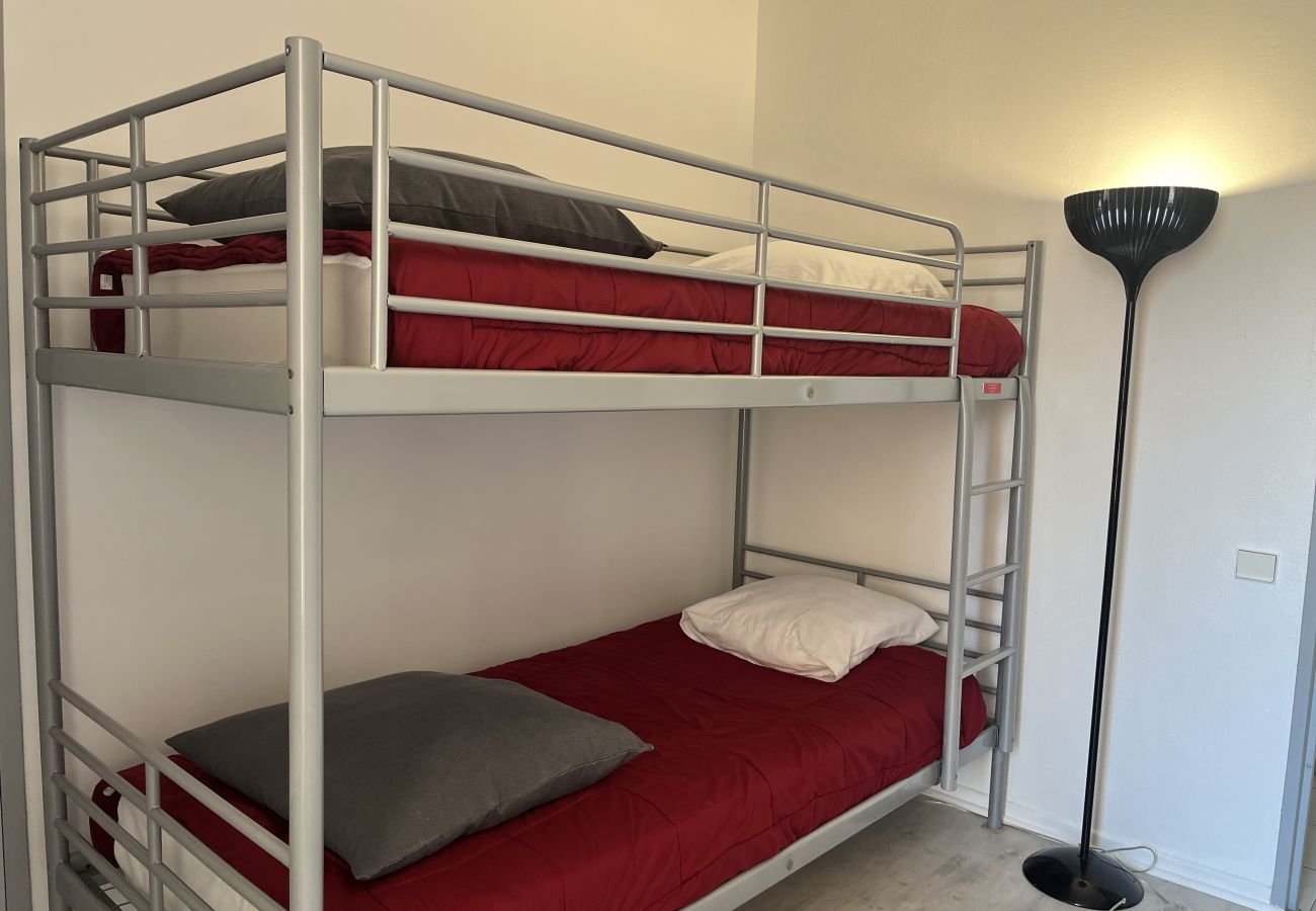 Apartment in Fréjus - Port-Fréjus, Cesaree Borghèse, 2/3 rooms 52m2, 4 beds, swimming pool, air-conditioned, parking, close access to the beach, large balcony for a pleasant stay in the sun, relaxation and leisure