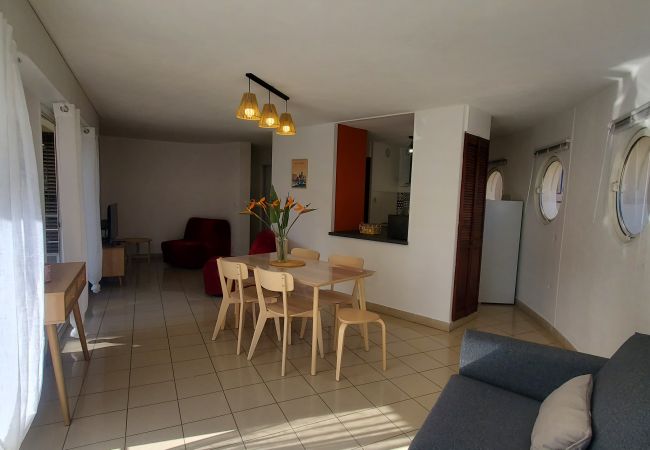 Apartment in Fréjus - Port-Fréjus, LE NADIR, on the quays, Large 2 room apartment 51m2, sleeps 4/5, parking, close access to the beaches, balcony, for a pleasant stay in the sun, relaxation and leisure Apartment in Fréjus - Port-Fréjus, LE NADIR, on the quays, Large 2 room apartment 51m2, sleeps 4/5, parking, close access to the beaches, balcony, for a pleasant stay in the sun, relaxation and leisure