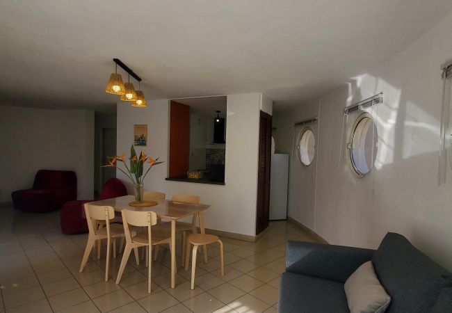 Apartment in Fréjus - Port-Fréjus, LE NADIR, on the quays, Large 2 room apartment 51m2, sleeps 4/5, parking, close access to the beaches, balcony, for a pleasant stay in the sun, relaxation and leisure
