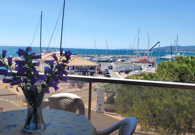Studio in Fréjus - LE CAPITOLE, Sea view, Studio cabin 27m2 waterfront, 2 adults, 2 children, air conditioning and garage Studio in Fréjus - LE CAPITOLE, Sea view, Studio cabin 27m2 waterfront, 2 adults, 2 children, air conditioning and garage