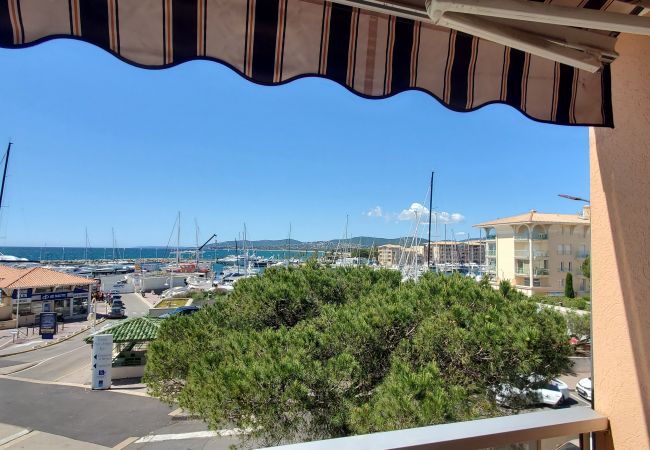Studio in Fréjus - LE CAPITOLE, Sea view, Studio cabin 27m2 waterfront, 2 adults, 2 children, air conditioning and garage Studio in Fréjus - LE CAPITOLE, Sea view, Studio cabin 27m2 waterfront, 2 adults, 2 children, air conditioning and garage