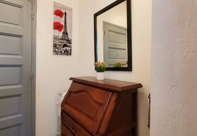 Apartment in Fréjus - Fréjus, Les Arênes, air-conditioned T2, 4 people, near center and transport Apartment in Fréjus - Fréjus, Les Arênes, air-conditioned T2, 4 people, near center and transport