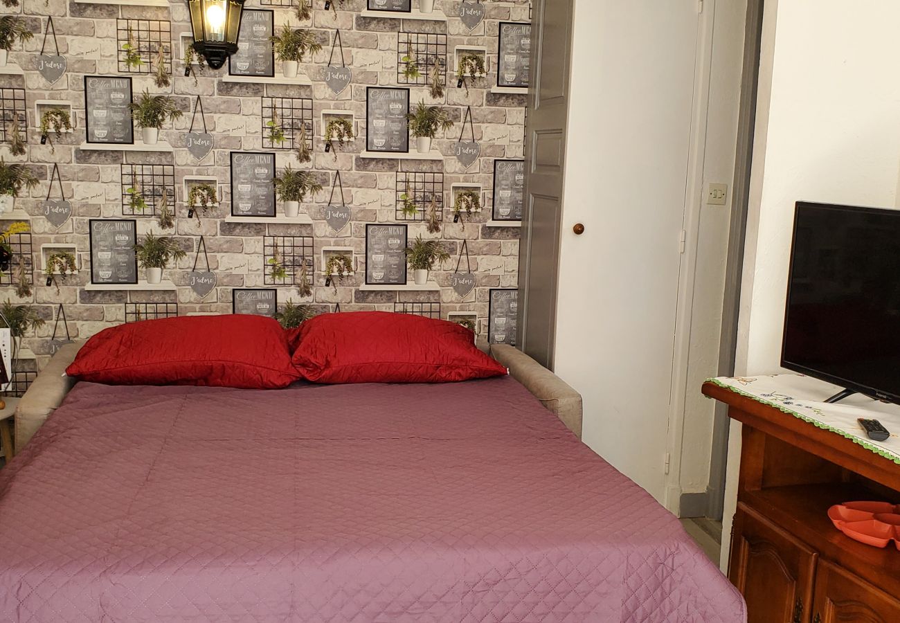 Apartment in Fréjus - Fréjus, Les Arênes, air-conditioned T2, 4 people, near center and transport