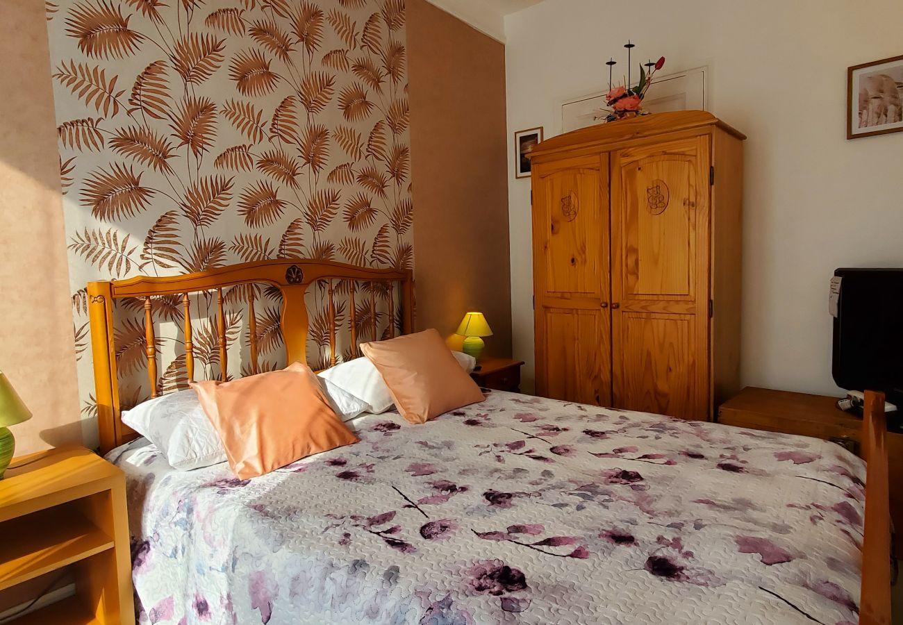 Apartment in Fréjus - Fréjus, Les Arênes, air-conditioned T2, 4 people, near center and transport