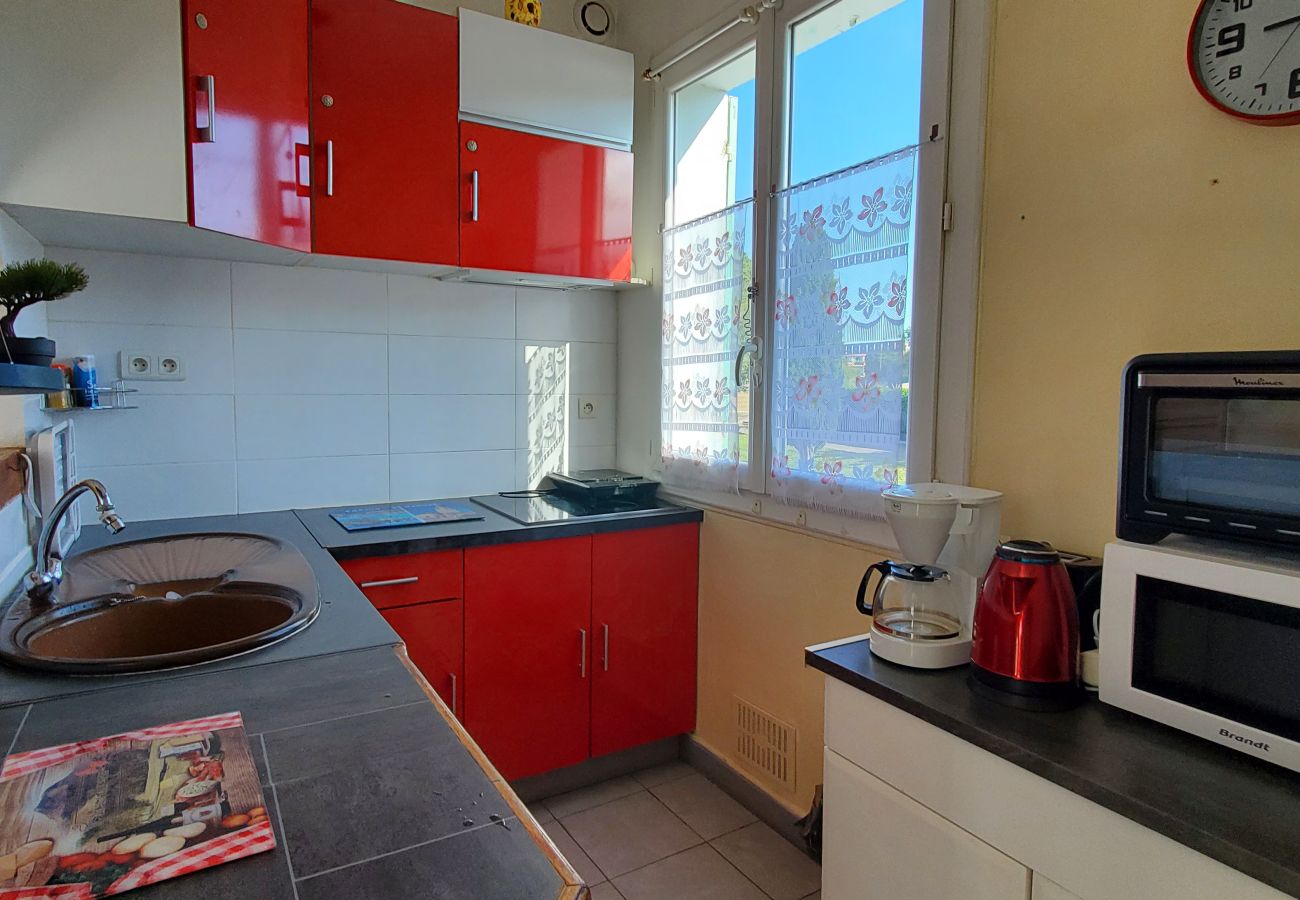 Apartment in Fréjus - Fréjus, Les Arênes, air-conditioned T2, 4 people, near center and transport