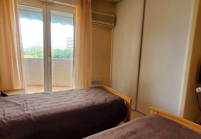 Apartment in Fréjus - Fréjus-Plage, 110m2, 3 bedrooms, 6 people, facing the sea, air conditioning and double garage Apartment in Fréjus - Fréjus-Plage, 110m2, 3 bedrooms, 6 people, facing the sea, air conditioning and double garage