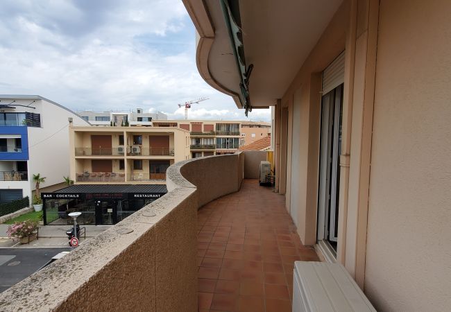 Apartment in Fréjus - Fréjus-Plage, 110m2, 3 bedrooms, 6 people, facing the sea, air conditioning and double garage Apartment in Fréjus - Fréjus-Plage, 110m2, 3 bedrooms, 6 people, facing the sea, air conditioning and double garage