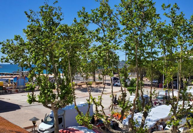 Apartment in Fréjus - Fréjus-Plage, 110m2, 3 bedrooms, 6 people, facing the sea, air conditioning and double garage Apartment in Fréjus - Fréjus-Plage, 110m2, 3 bedrooms, 6 people, facing the sea, air conditioning and double garage