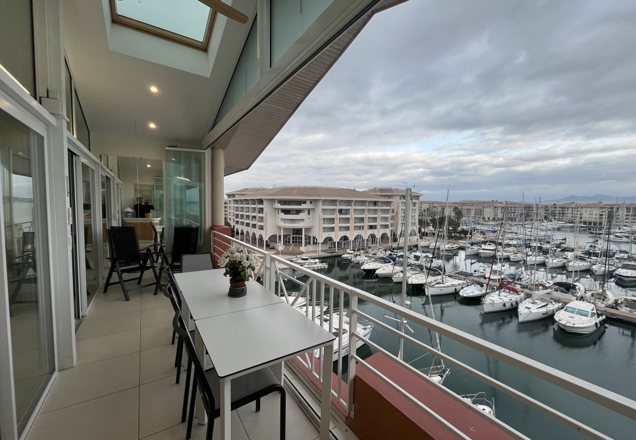Apartment in Fréjus - Cap Hermès -  Spacious apartment for 6 people with exceptional views of the port and the sea in Port Fréjus