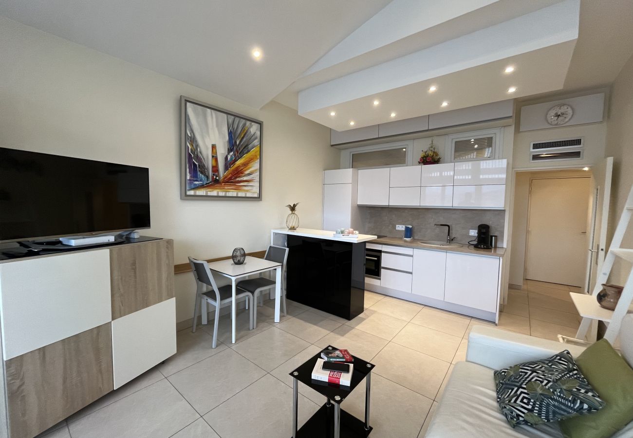 Apartment in Fréjus - Cap Hermès -  Spacious apartment for 6 people with exceptional views of the port and the sea in Port Fréjus
