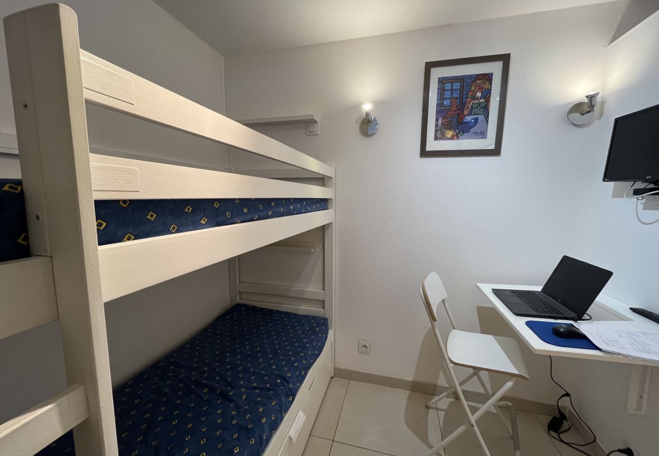 Apartment in Fréjus - Cap Hermès -  Spacious apartment for 6 people with exceptional views of the port and the sea in Port Fréjus