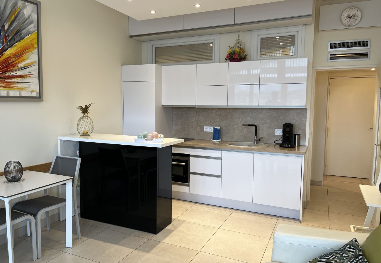 Apartment in Fréjus - Cap Hermès -  Spacious apartment for 6 people with exceptional views of the port and the sea in Port Fréjus