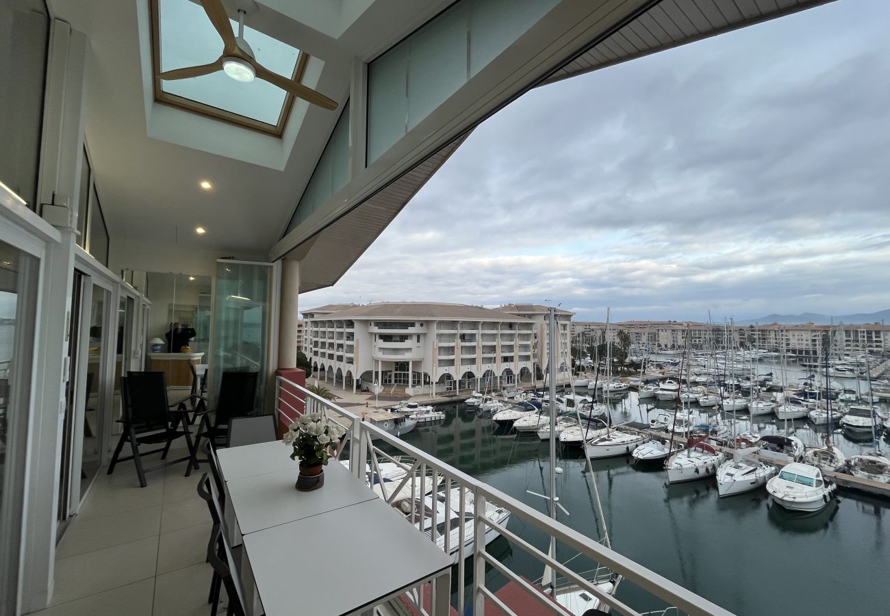 Apartment in Fréjus - Cap Hermès -  Spacious apartment for 6 people with exceptional views of the port and the sea in Port Fréjus