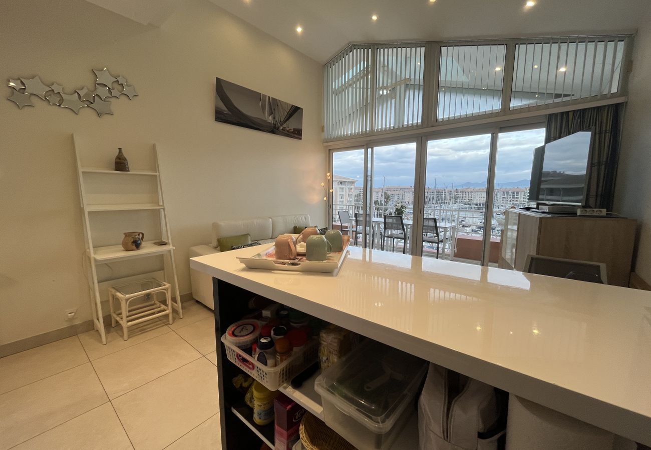 Apartment in Fréjus - Cap Hermès -  Spacious apartment for 6 people with exceptional views of the port and the sea in Port Fréjus
