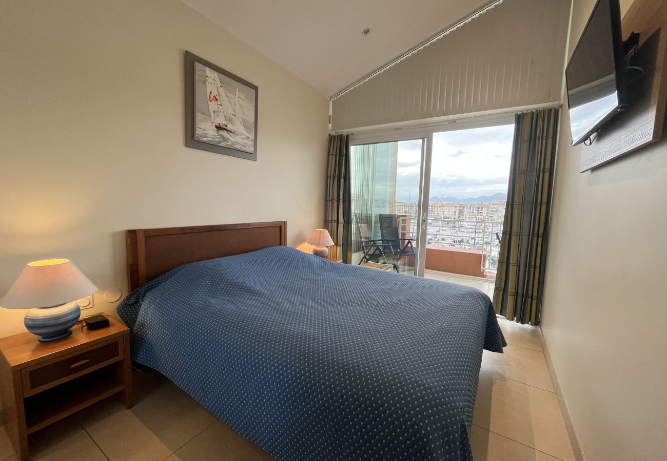 Apartment in Fréjus - Cap Hermès -  Spacious apartment for 6 people with exceptional views of the port and the sea in Port Fréjus