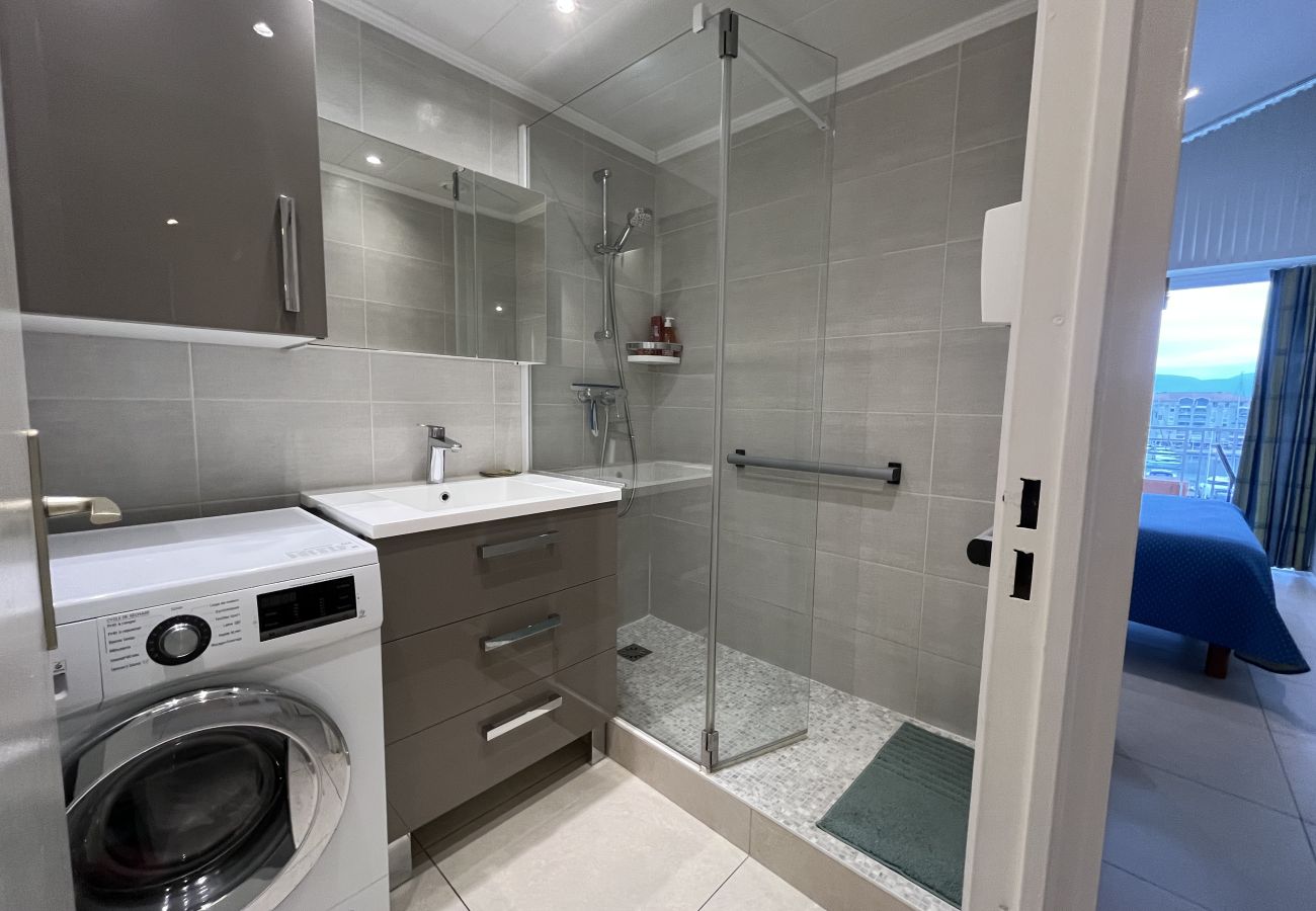 Apartment in Fréjus - Cap Hermès -  Spacious apartment for 6 people with exceptional views of the port and the sea in Port Fréjus