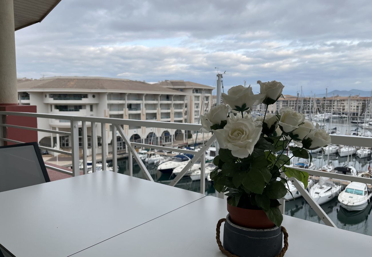 Apartment in Fréjus - Cap Hermès -  Spacious apartment for 6 people with exceptional views of the port and the sea in Port Fréjus