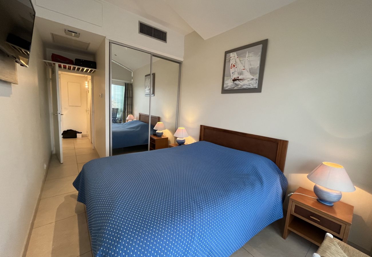 Apartment in Fréjus - Cap Hermès -  Spacious apartment for 6 people with exceptional views of the port and the sea in Port Fréjus