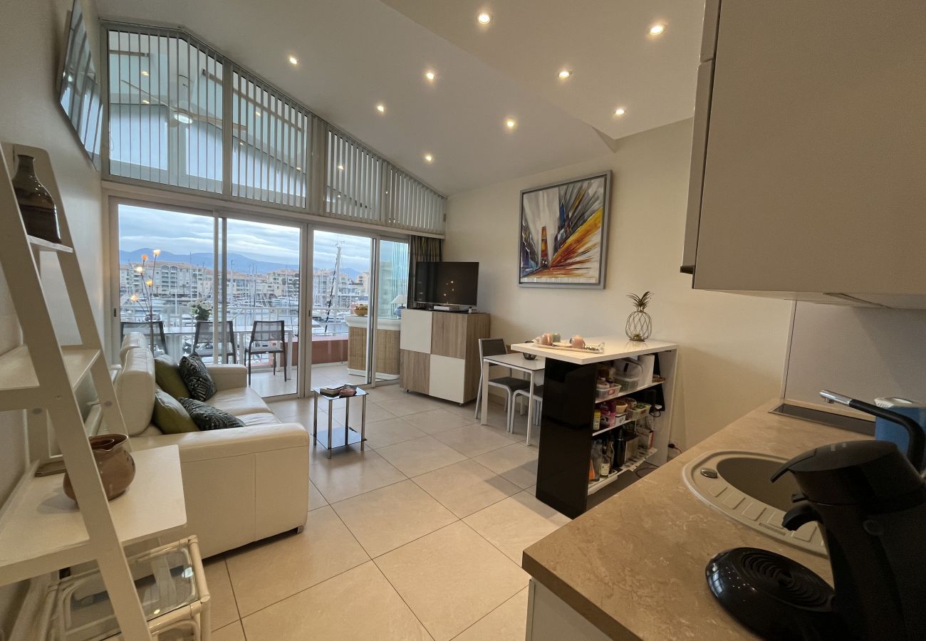 Apartment in Fréjus - Cap Hermès -  Spacious apartment for 6 people with exceptional views of the port and the sea in Port Fréjus