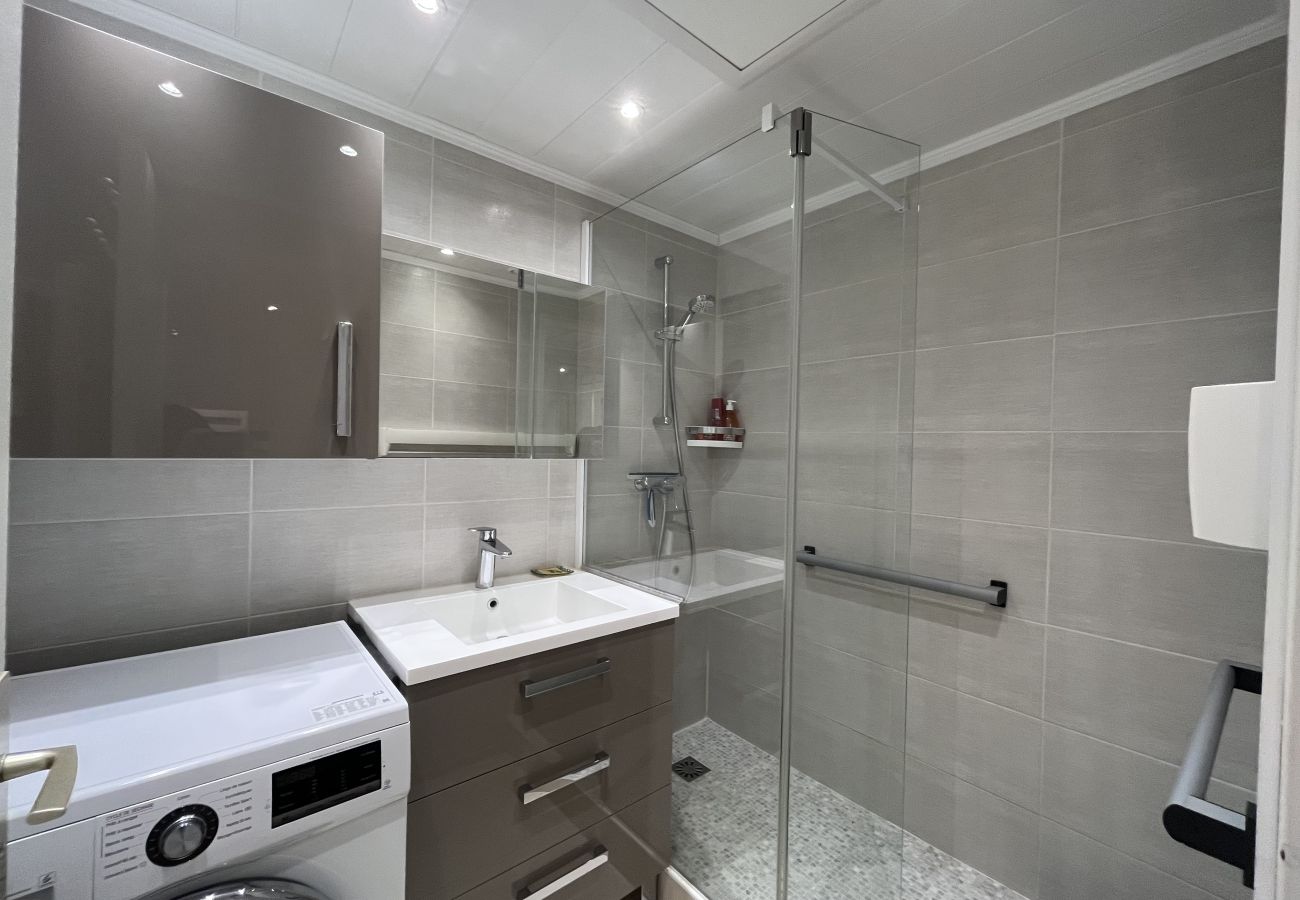 Apartment in Fréjus - Cap Hermès -  Spacious apartment for 6 people with exceptional views of the port and the sea in Port Fréjus