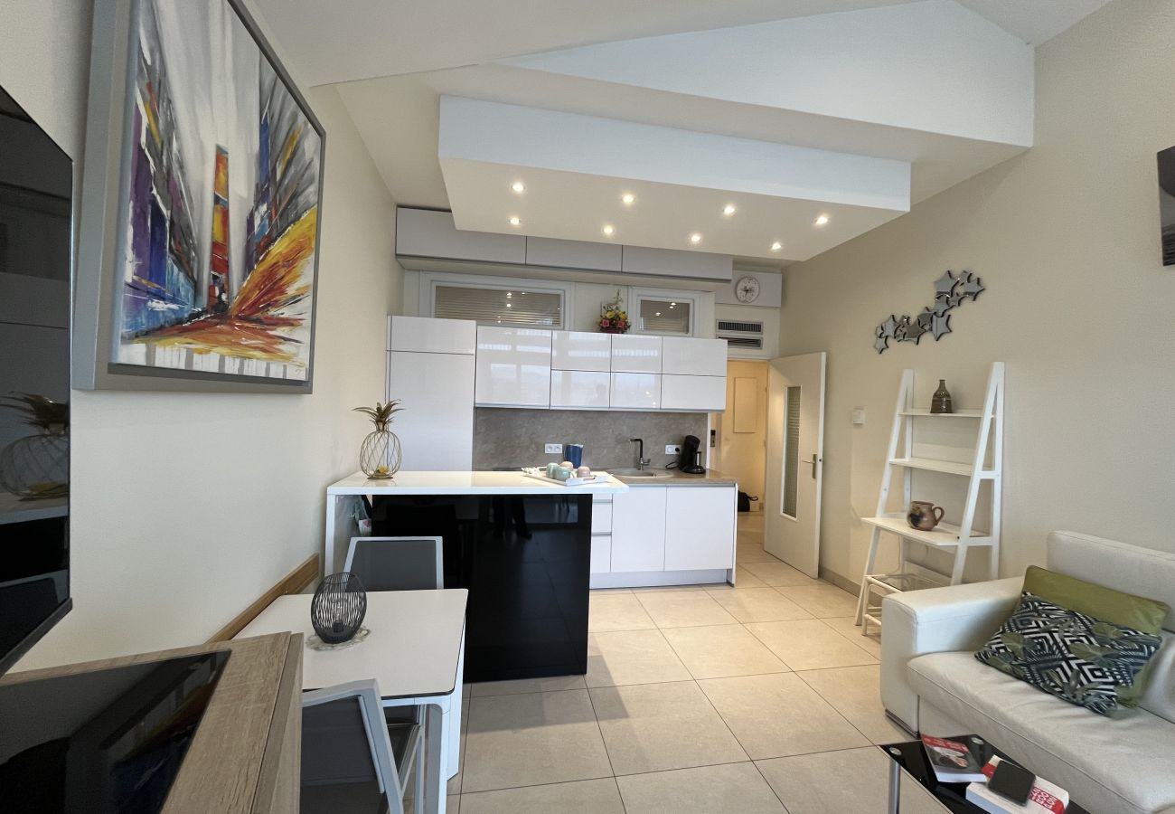Apartment in Fréjus - Cap Hermès -  Spacious apartment for 6 people with exceptional views of the port and the sea in Port Fréjus
