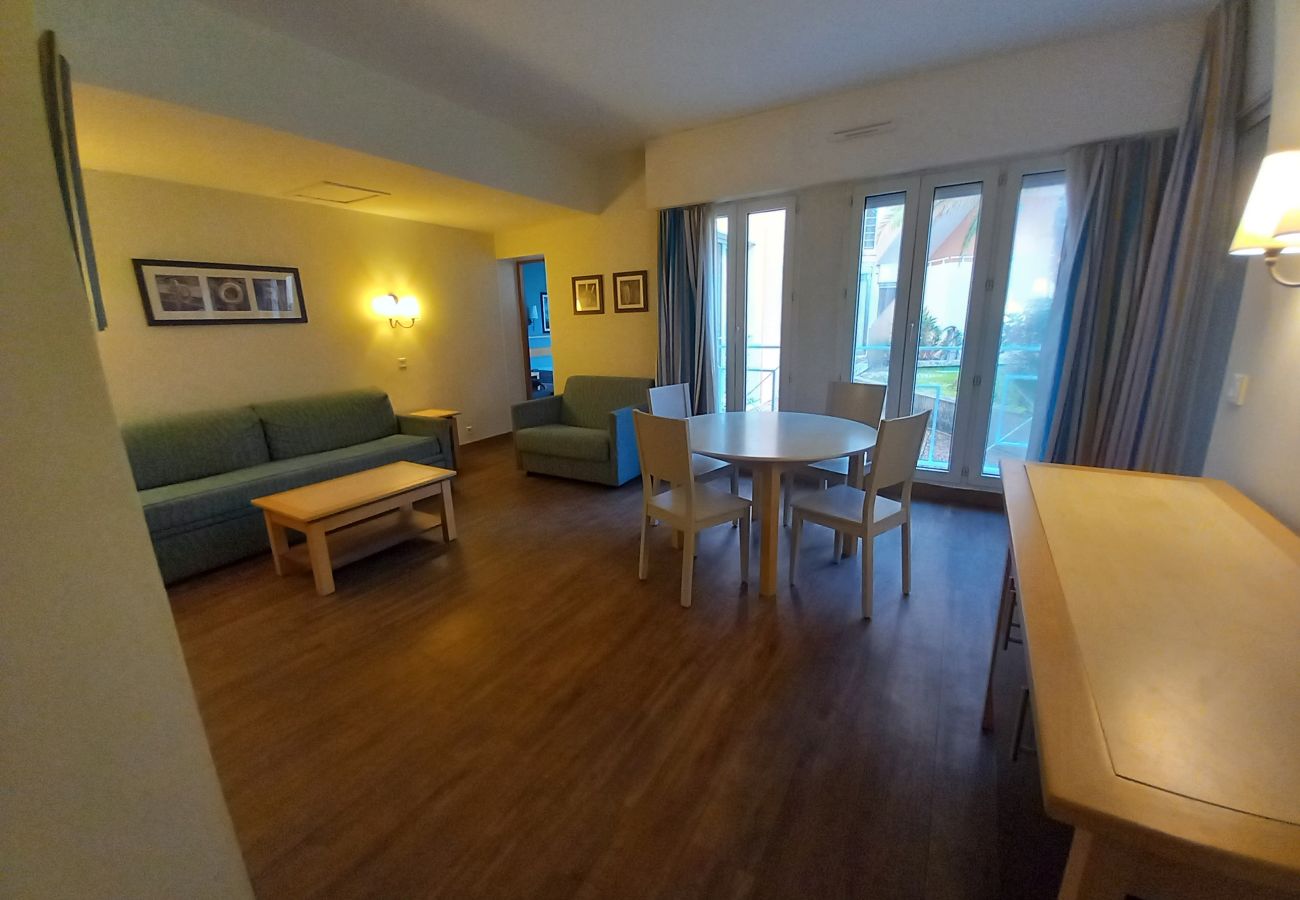 Apartment in Fréjus - Residence CAP HERMES, large T3 68m 2, 6 beds, air conditioning, Wifi, swimming pool and direct access to the beach