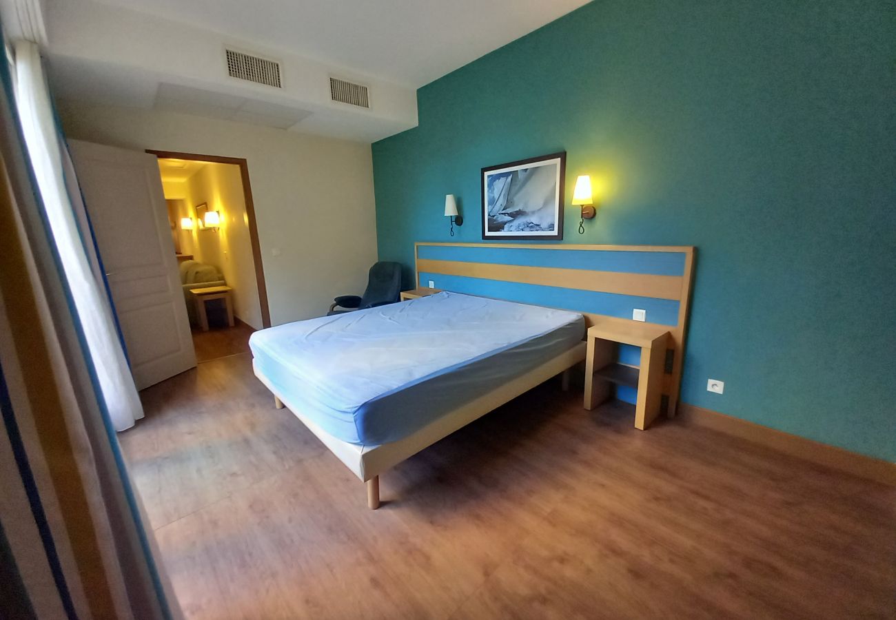 Apartment in Fréjus - Residence CAP HERMES, large T3 68m 2, 6 beds, air conditioning, Wifi, swimming pool and direct access to the beach