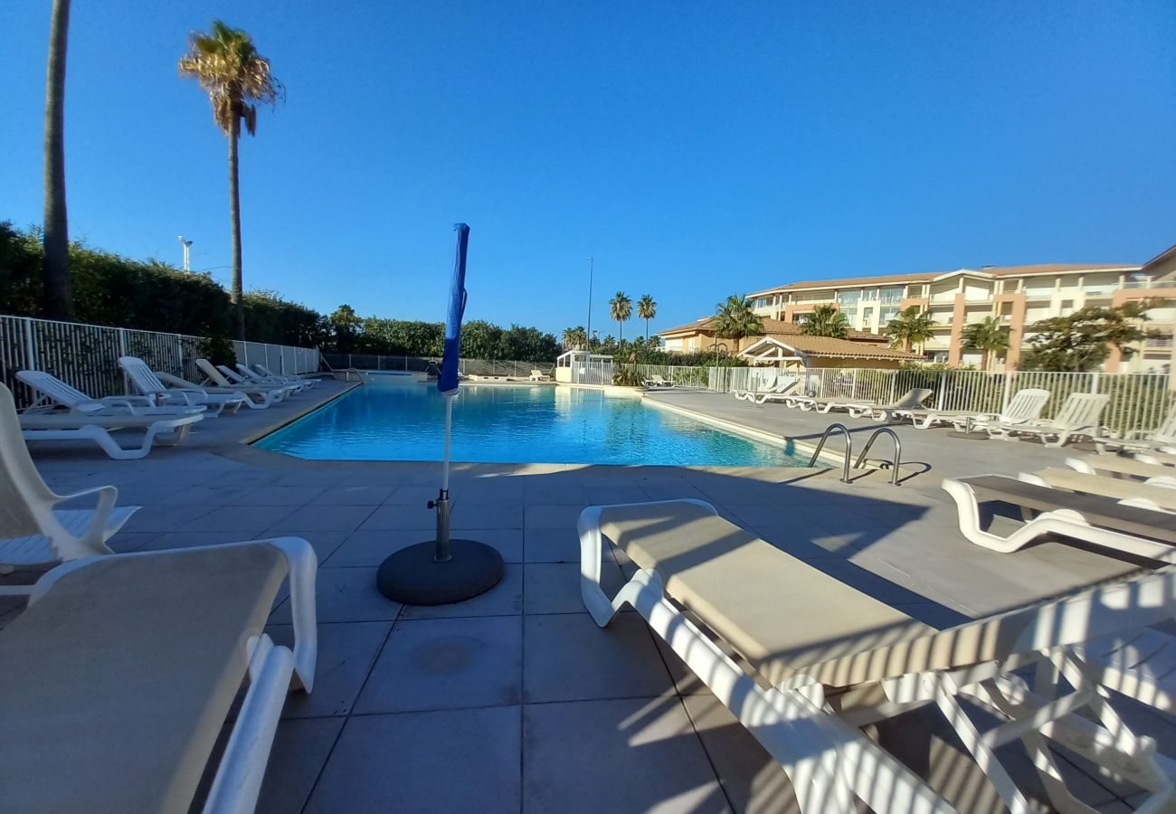 Apartment in Fréjus - Residence CAP HERMES, large T3 68m 2, 6 beds, air conditioning, Wifi, swimming pool and direct access to the beach
